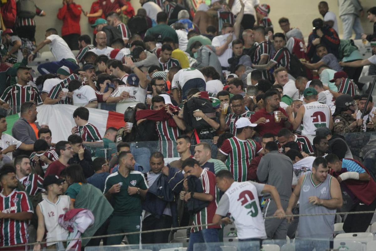 Torcedores sofreram com uso de spray de pimenta (Fernando Michel / Hoje Em Dia)