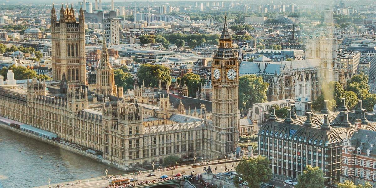 Brasileiro foragido há quase 26 anos foi preso na cidade Westminster, na Inglaterra, com ajuda da Interpol (Pexels / Divulgação)