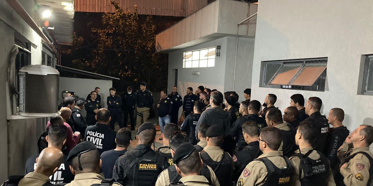 Mais de 50 policiais participaram da operação nesta quarta (PC / Divulgação)