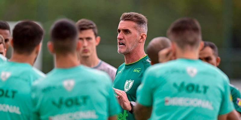 Treinador pregou foco para partida contra Botafogo (Mourão Panda / América)