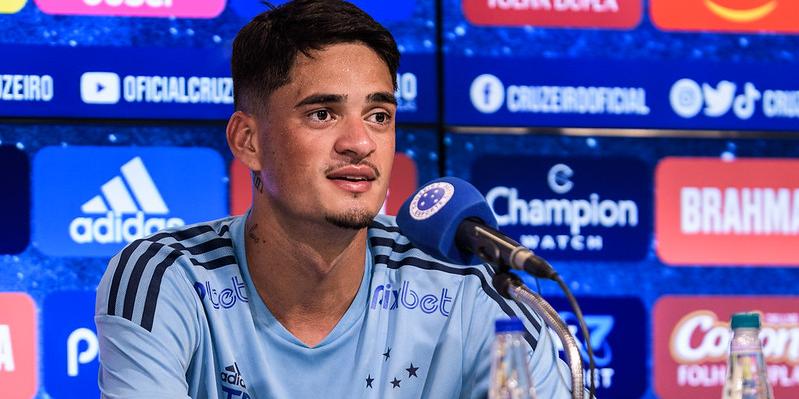 Zagueiro treina na Toca da Raposa desde o princípio do mês (Gustavo Aleixo/Cruzeiro)