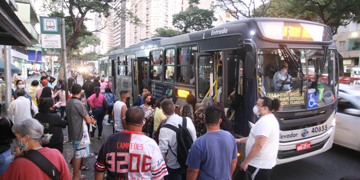 Descumprimento de grade horária e superlotação são as principais queixas  (Maurício Vieira / Hoje em Dia)