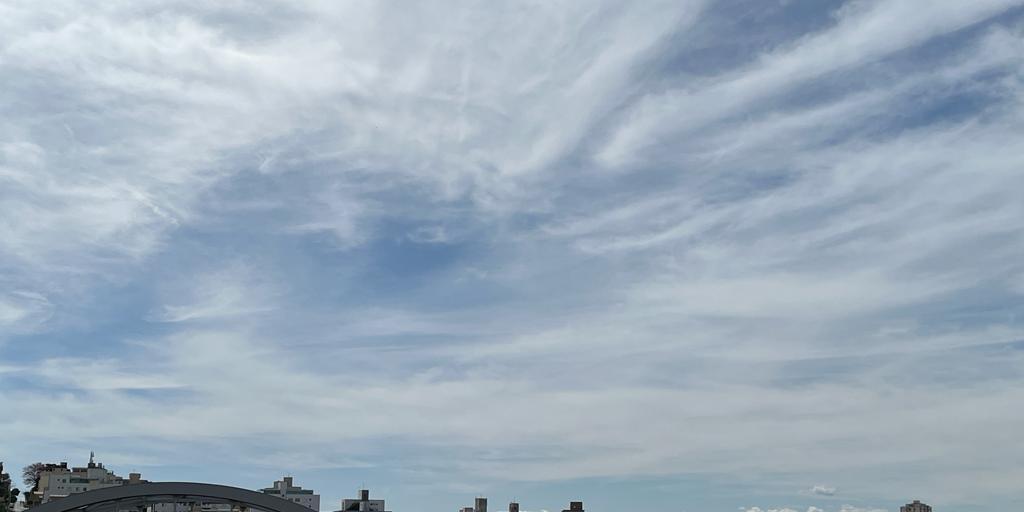 BH tem manhã de sol entre nuvens neste sábado (16). (Raíssa Oliveira / Hoje em Dia)