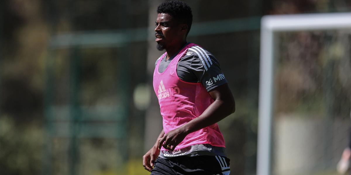 Jemerson vem treinando na Cidade do Galo desde que foi anunciado pelo Atlético (Pedro Souza / Atlético)