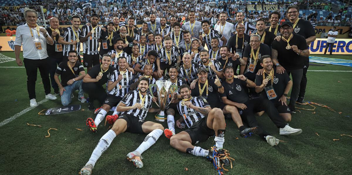 Jogadores comemoram Supercopa do Brasil na Arena Pantanal, onde o Galo nunca perdeu (Pedro Souza/Atlético)