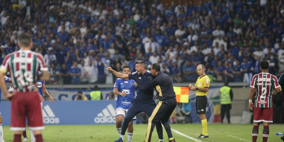 Pezzolano foi expulso há oito dias, na partida contra o Fluminense (Fernando Michel/Hoje em Dia)