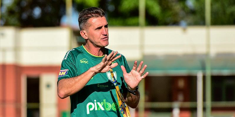 Treinador terá a semana toda em São Paulo para preparar equipe visando jogo pela Copa do Brasil (Mourão Panda / América)
