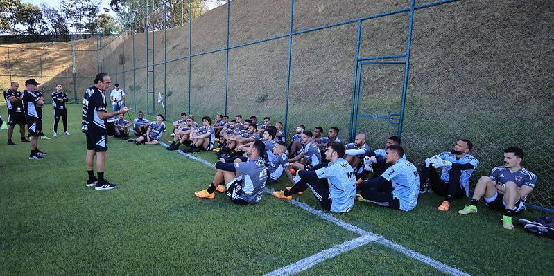 Após a apresentação, treinador comandou atividade na Cidade do Galo (Pedro Souza / Atlético)