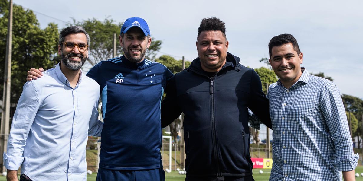 Gabriel Lima (o primeiro) representou o Cruzeiro na reunião na CBF (Gustavo Aleixo/Cruzeiro)