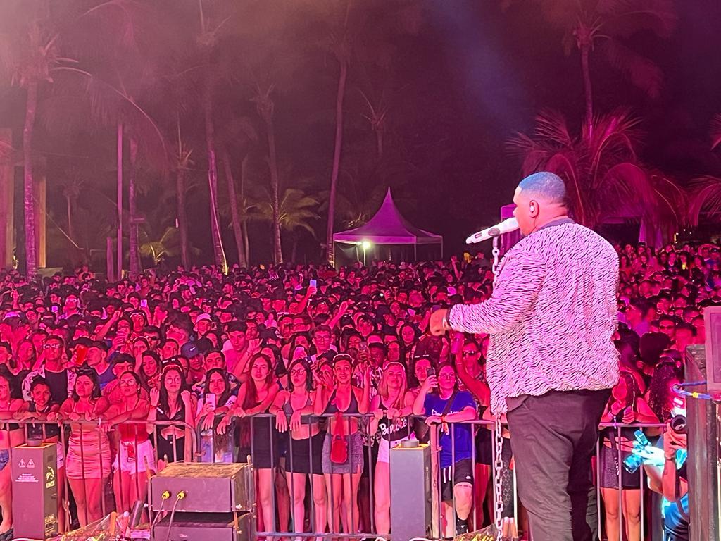 Funkeiro movimentou festa com mais de 3 mil formandos em Porto Seguro. (Raíssa Oliveira / Hoje em Dia)