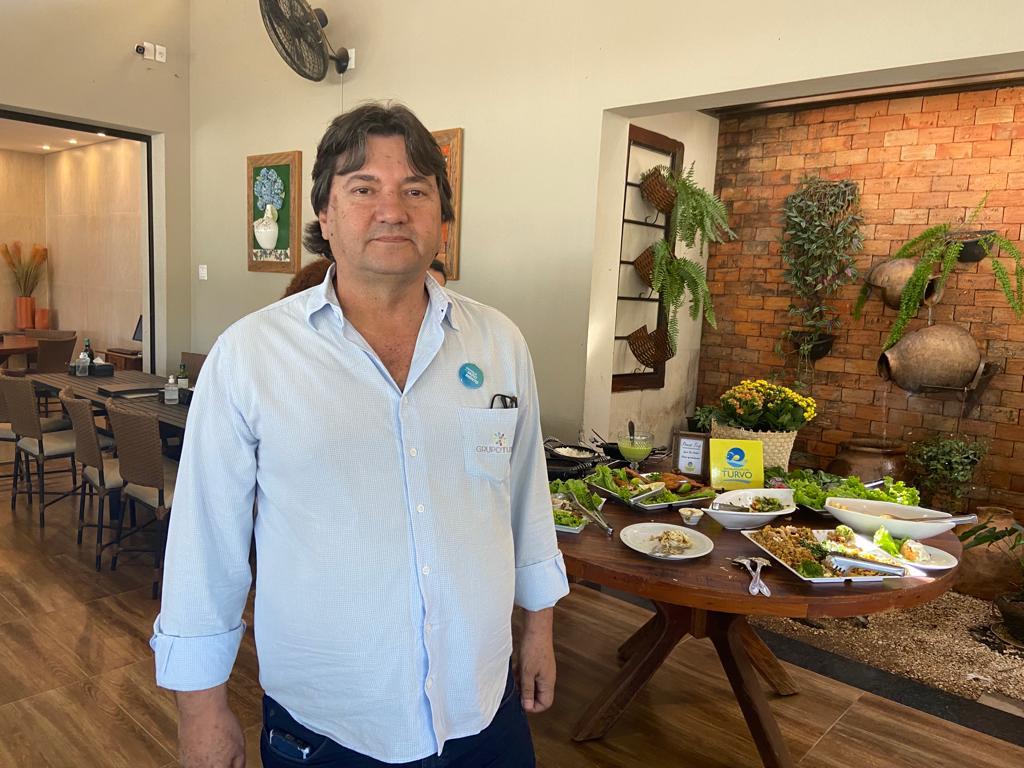 Dono de um dos mais tradicionais restaurantes da cidade, Luiz Carlos de Pádua diz que está esperançoso com as iniciativas para trazer de volta os turistas (Luciane Amaral)
