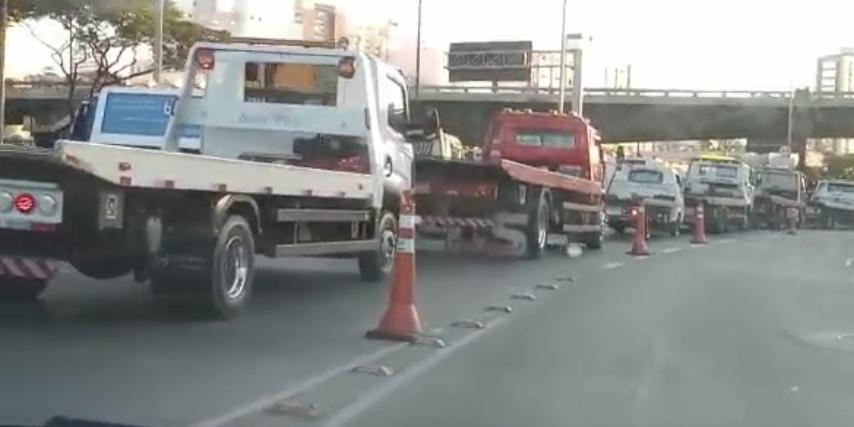 Motoristas de caminhões reboque protestam em BH (João Carlos Spil / Hoje em Dia)