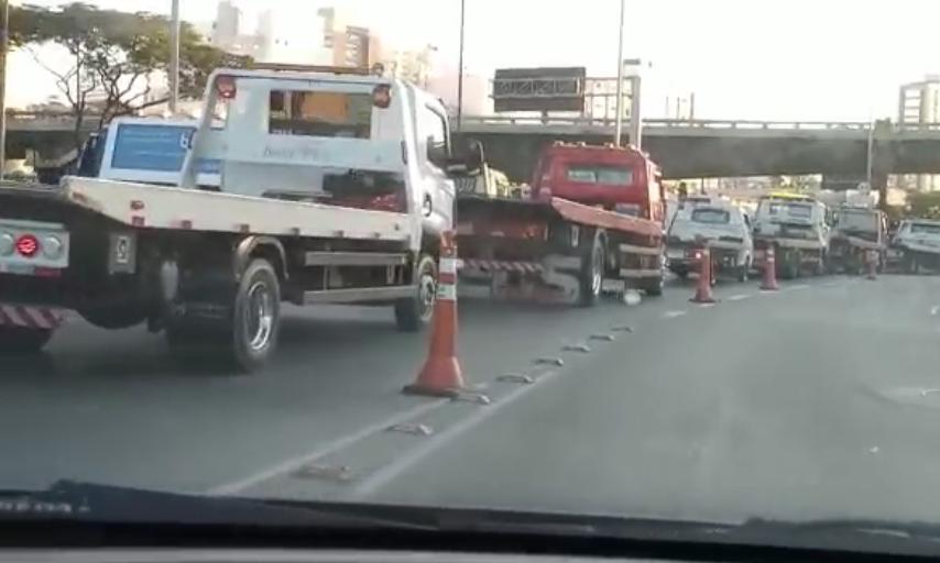Motoristas de caminhões reboque protestam em BH (João Carlos Spil / Hoje em Dia)