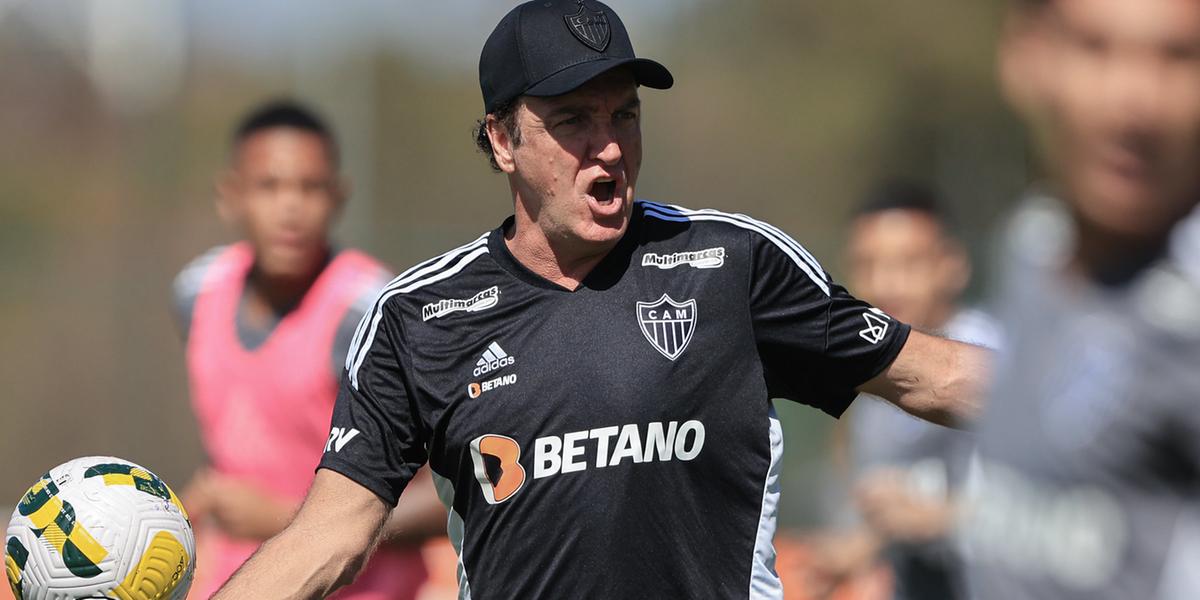 Cuca volta a comandar o Galo, na beira do campo, contra o Inter, em Porto Alegre (Pedro Souza/Atlético)