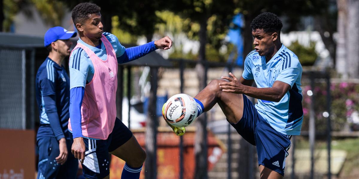 Três vitórias em quatro jogos e liderança do campeonato. Cruzeiro recebe  elogios até do técnico adversário