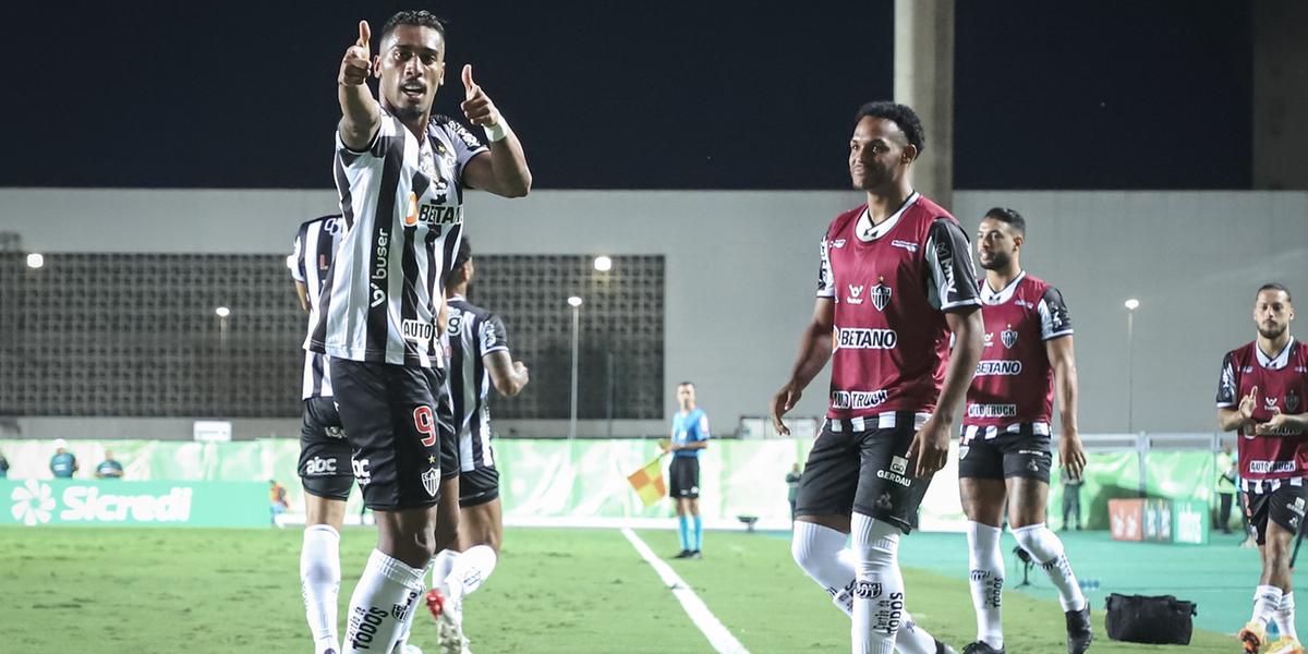 Fábio Gomes comemora gol marcado contra o Brasiliense, pela Copa do Brasil (Pedro Souza)