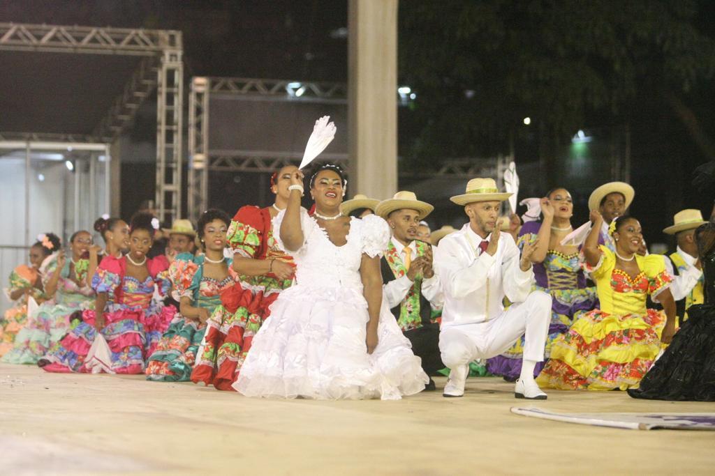 O grupo Jiló com Mel abriu o concurso de quadrilhas do Arraial de BH (Maurício Vieira / Hoje em Dia)