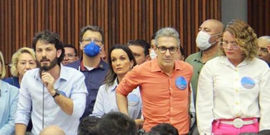 Vereadora Nely Aquino (Podemos) ao lado do governador de Minas, Romeu Zema (Novo), e o deputado Marcelo Aro (PP) (Divulgação /PP)