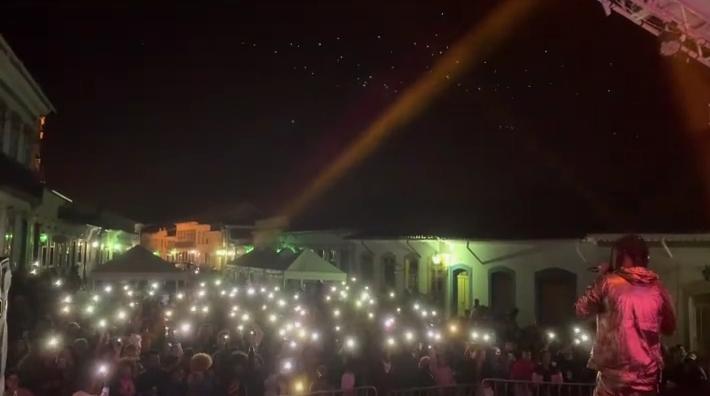 Primeiro show da nova turnê de Renegado aconteceu nesse sábado (30) em São João del-Rei (Redes Sociais/Reprodução)
