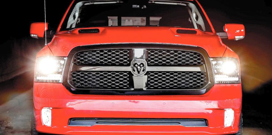Nova Ram 1500 chega em agosto e terá carroceria da geração passada, mas ainda segue em linha nos Estados Unidos; versão brasileira terá grade atualizada, seguindo estilo das demais opções (Ram/Divulgação)