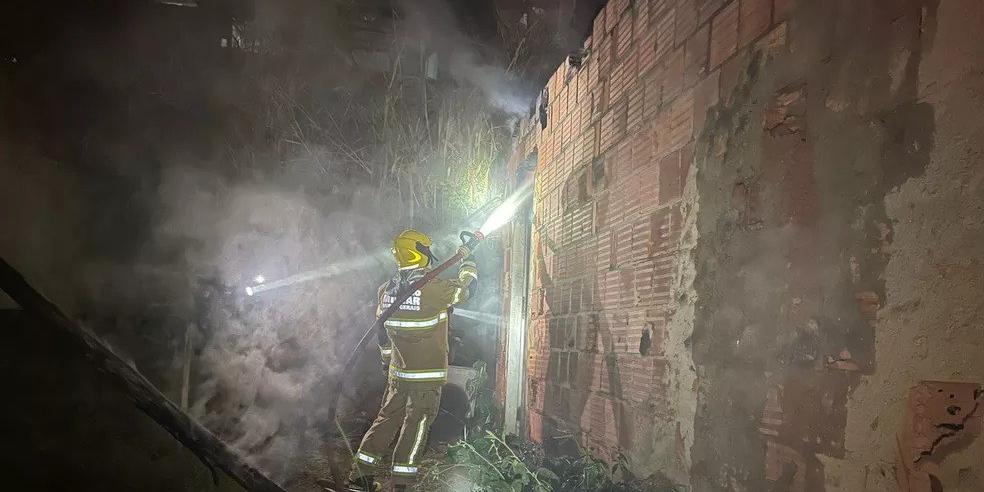 O caso ocorreu na madrugada desta terça-feira (2) no bairro João Ricardo (Corpo de Bombeiros/Divulgação)