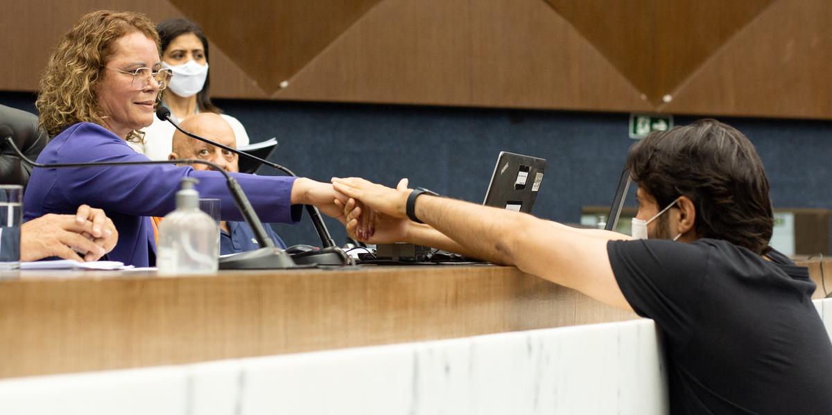 Vereadores Nely Aquino (Podemos) e Gabriel Azevedo (sem partido) (Abraão Bruck / CMBH)