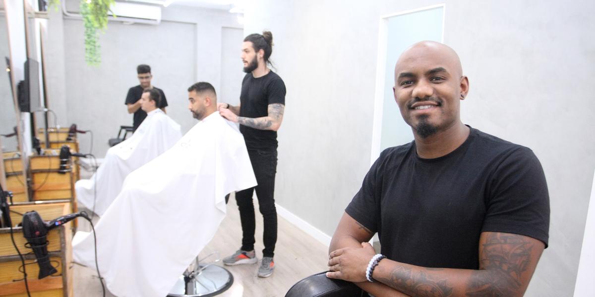 Tiel criou um serviço de assinatura: o cliente paga um valor mensal e pode cortar o cabelo ou fazer a barba quantas vezes quiser (Maurício Vieira)