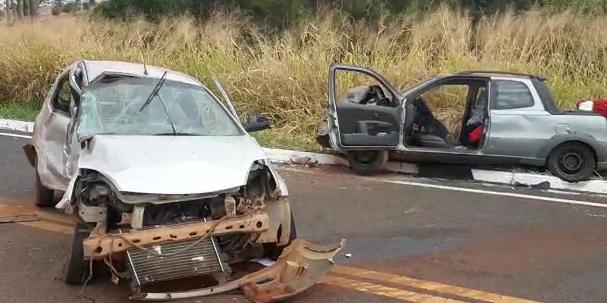 Adolescente dirigia o carro dos pais, um Ford Ka, quando causou o acidente  (Bombeiros / Divulgação)
