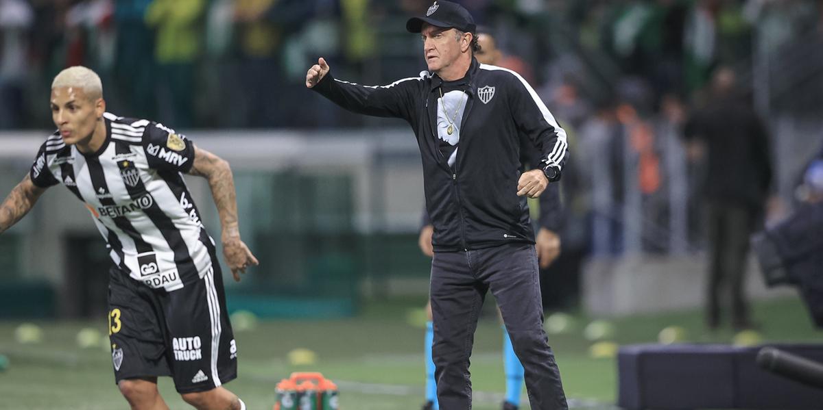 Cuca reclamou da expulsão de Vargas e disse que vai cobrar explicações do jogador (Pedro Souza / Atlético)