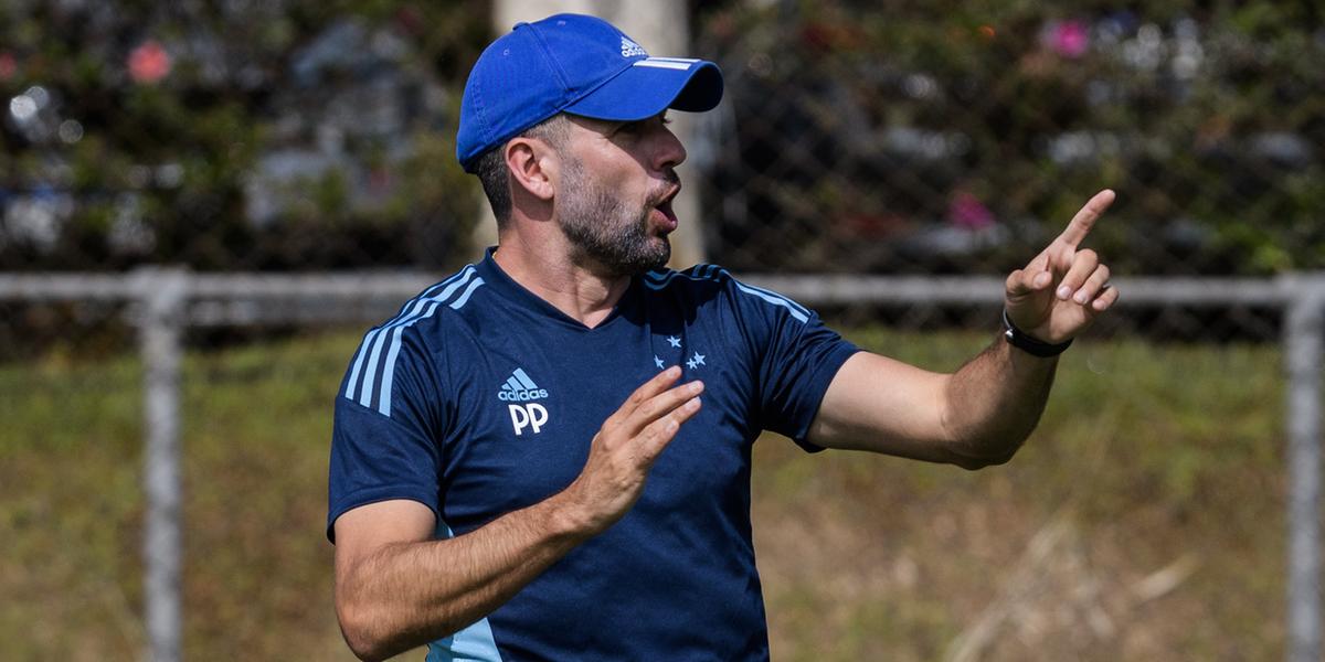 Técnico Paulo Pezzolano diz que cada partida para o Cruzeiro é uma final; no sábado, o adversário será a Chapecoense (Gustavo Aleixo/Cruzeiro)