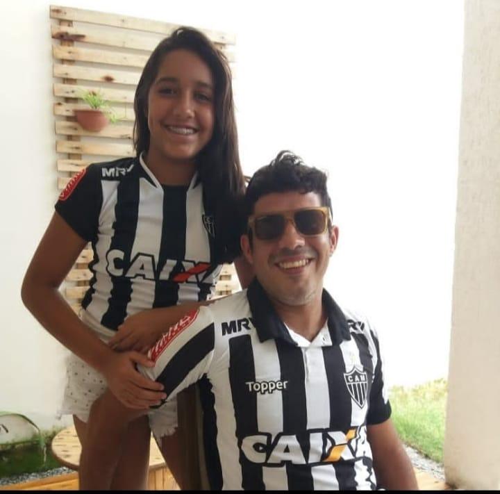 A estudante Gabriela Lima Rocha Carneiro, de 16 anos, encarou o apoio do pai, Carlos Alberto, para fazer o título de eleitor e votar neste ano como um voto de confiança (Arquivo Pessoal)