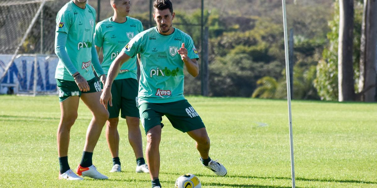 Danilo Avelar diz que América não pode se contentar apenas com as três últimas vitórias (Marina Almeida/América)