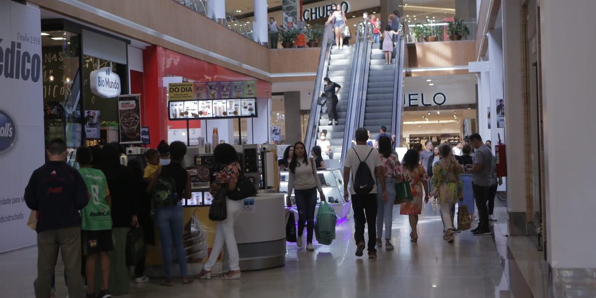 Shopping na região Nordeste segue movimentado na véspera do Dia dos Pais (Fernando Michel)