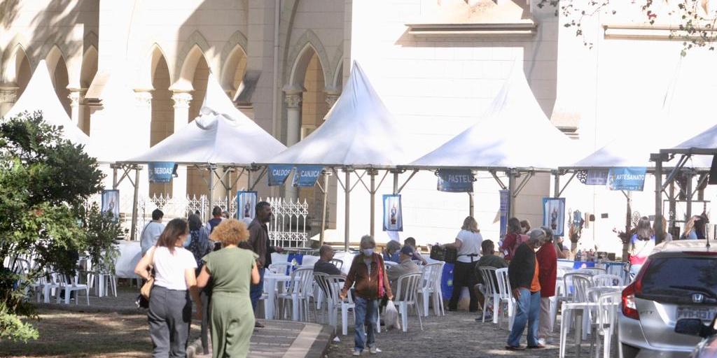 Quermesse na Igreja da Boa Viagem atrai fiéis e turistas para feira gastronômica e de artigos religiosos (Maurício Vieira / Hoje em Dia)
