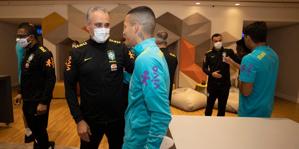 Tite afirmou que Guilherme Arana poderá ir à Copa do Mundo do Qatar (Lucas Figueiredo/CBF)