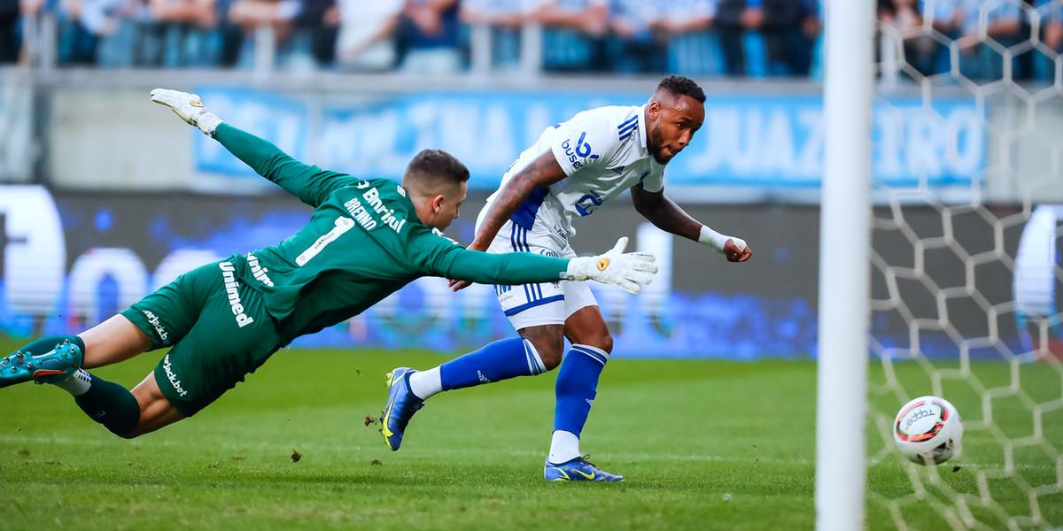 Rafa Silva marca o gol de empate do Cruzeiro na Arena do Grêmio (Marcelo Oliveira/Staff Image Cruzeiro Divulgação)