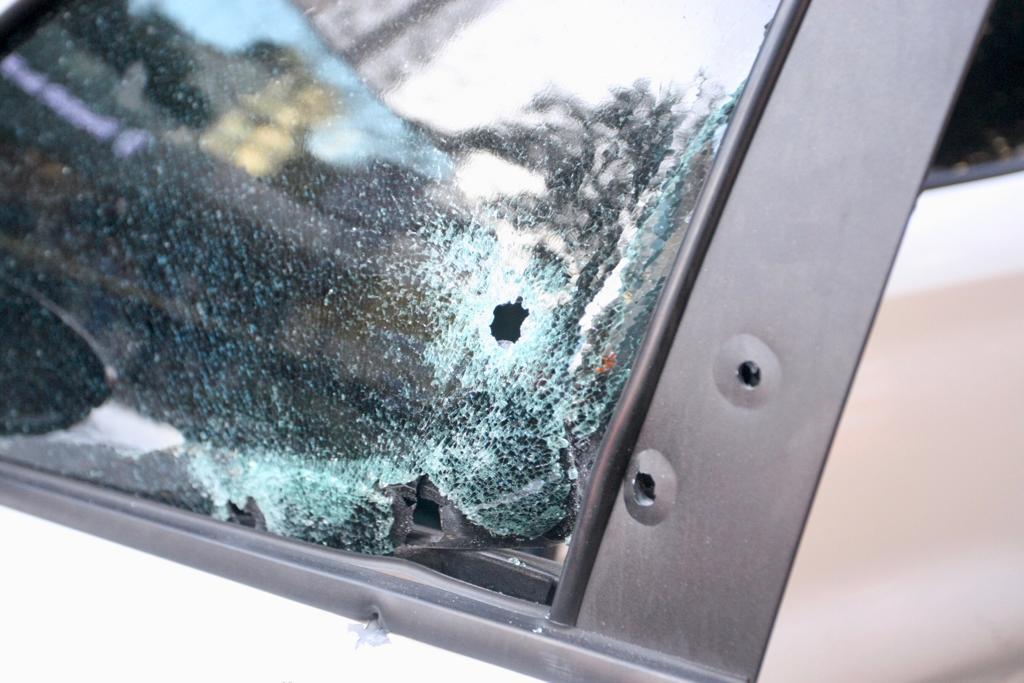 Homem que trocou tiros com a polícia foi ferido e socorrido no local (Maurício Vieira/Hoje em Dia)