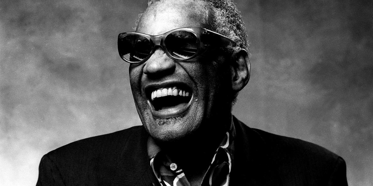 Ray Charles pavimentou o caminho da soul music com pérolas elementais de R&B mescladas ao gospel e ao blues (Divulgação)