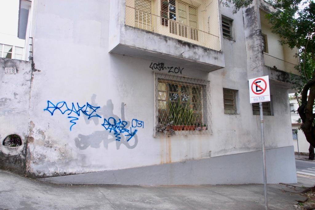 A pichação é um crime previsto na Lei 9.605/98 e acarreta multa e pena de detenção que varia de três meses a um ano (Maurício Vieira/Hoje em Dia)