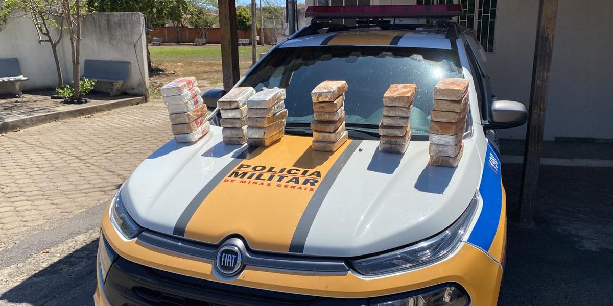 Droga estava escondida em vários compartimentos do veículo (PMRv / Divulgação)