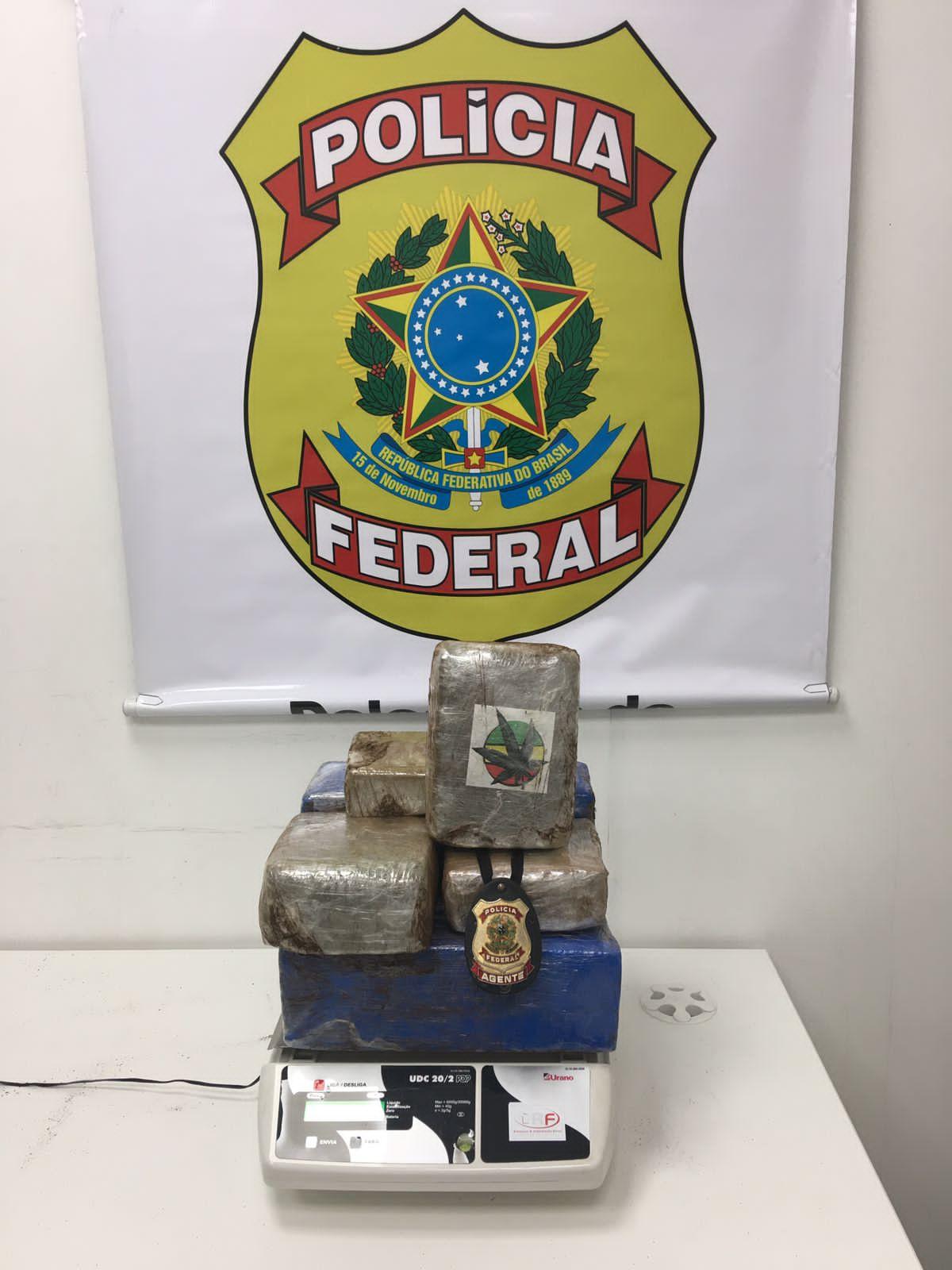 Policiais federais apreendem 13 Kg de supermaconha em bagagem de passageira (Polícia Federal / Divulgação)