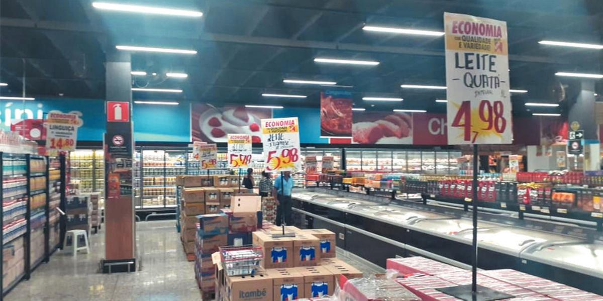Promoção em alguns supermercados tem sido usada como estratégia para desovar estoques (Edmar Martins/Divulgação)