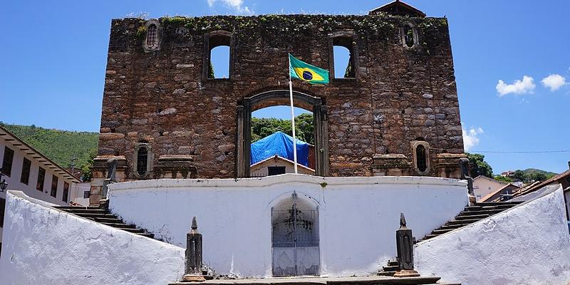 Igreja de Nossa Senhora do Rosário, em Sabará, ganha iluminação especial nesta sexta e no sábado (Wikipedia / Reprodução)
