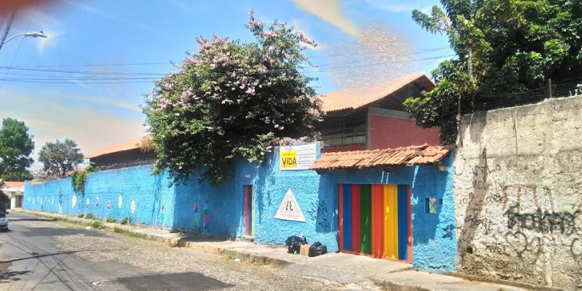 Escola Estadual Donato Werneck De Freitas amanheceu de portões fechados nesta sexta (Google Street View)