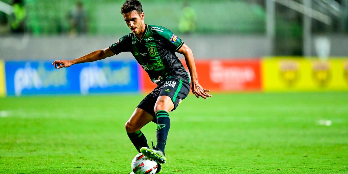 Lucas Kal diz que jogo contra o Coritiba será difícil, apesar da situação ruim do adversário no campeonato (Mourão Panda/América)