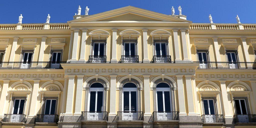 Depois do incêndio que destruiu o Museu Nacional em 2018, a fachada do edifício histórico foi restaurada (Tânia Rêgo / Agência Brasil / Divulgação)