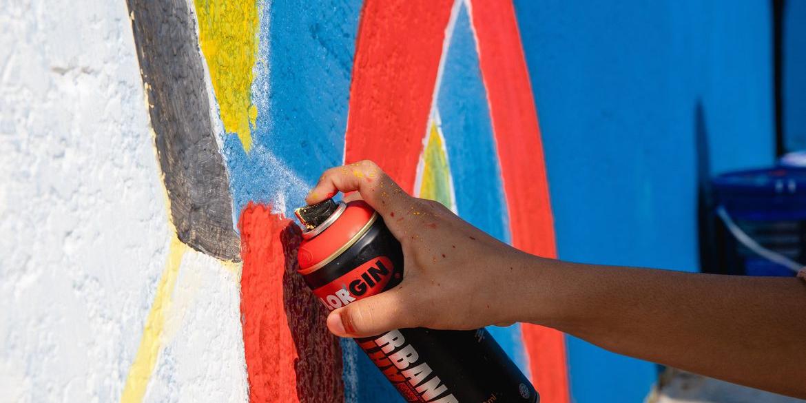 Atualmente, ao menos quatro iniciativas envolvem o grafite na capital (Fábrica de Grafitti / Agência Brasil)