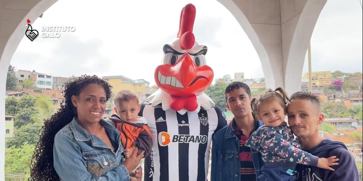 Galo Doido participou da ação que deu uma nova casa à família de Bárbara (Reprodução/InstitutoGalo)