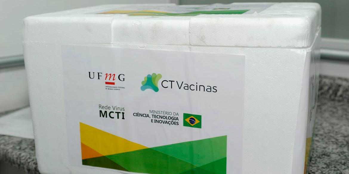 Os Insumos Farmacêuticos Ativos da Monkeypox foram doados pelos EUA à UFMG (Raphaella Dias / Ministério da Ciência, Tecnologia e Inovações / Divulgação)