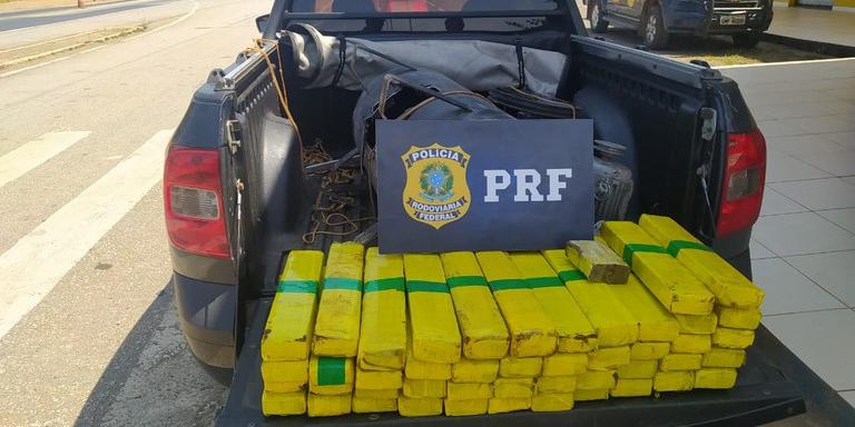 Idoso é preso transportando 60 kg de maconha na BR-262